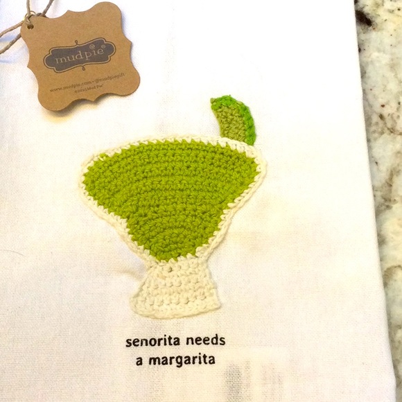 - 3 New Mud Pie hand towels - Picture 7 of 7